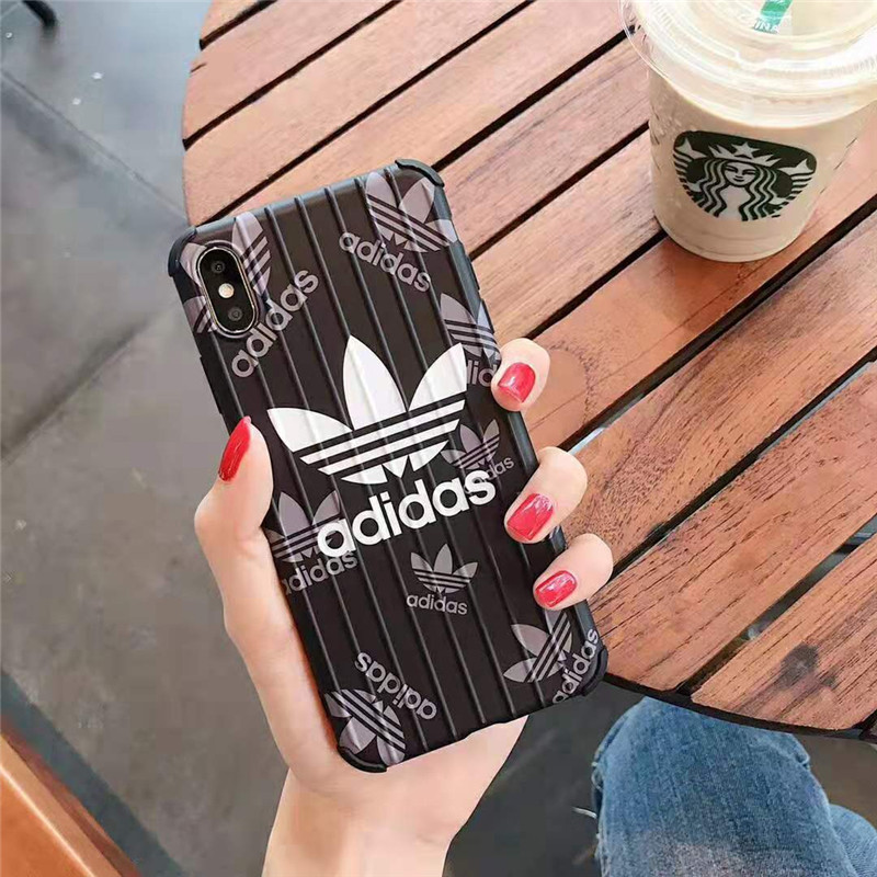 iphone xr/xs maxケースadidas ブランド