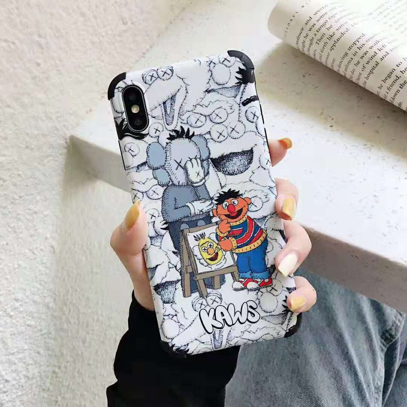 可愛いキャラクター iphone xi/11 pro maxケース kaws