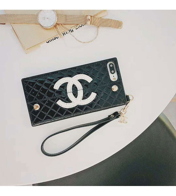 iphone 12 ケースシャネル IphoneXケース Chanel Iphone se2/8/7plusカバー ブランドグッチ Iphone6/6s Plusケース ハンドベルト付き ハンドストラップ付き 直角