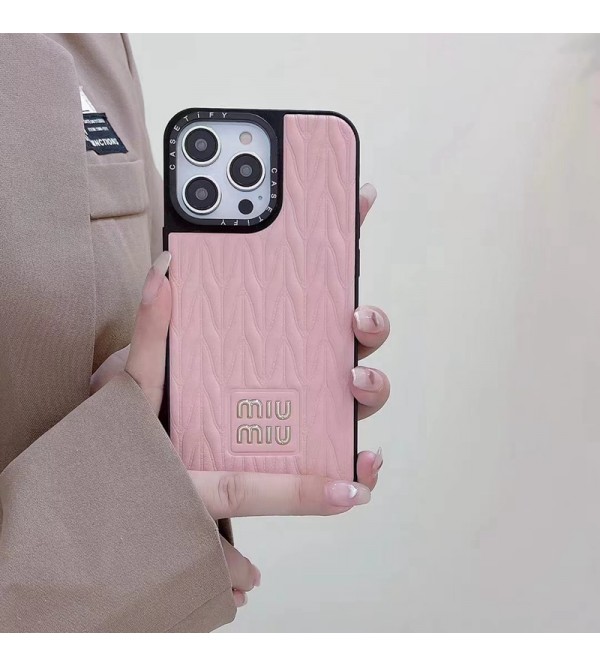 MiuMiu ミュウミュウ ブランド iphone 14/14 pro/14 pro maxケース かわいい キラキラ ジャケット型 モノグラム アイフォン14/13/12カバー  ファッション メンズ レディーズ