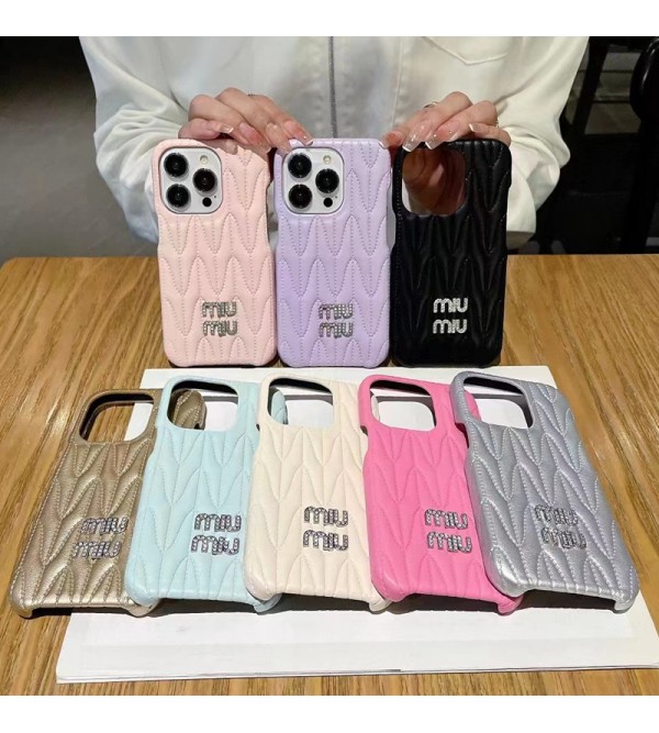 MIU MIU ブランド ミュウミュウ iPhone 14/14 Pro/14 Pro Maxケース オシャレ モノグラム柄 レザー風 ジャケット型 カラー色 コピー アイフォン14/14プロ/14プロ マックス/13/12カバー コピー 大人気 メンズ レディーズ