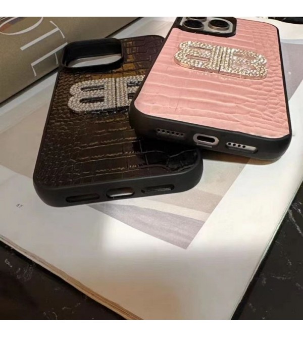 Balenciaga バレンシアガ女性向け iphone15pro max xr xs max 8/7 plusケース ガラス型 男女兼用 人気 ブランド iphone15 14 13 12 proケース  手帳型 ストラップ付き モノグラム iphone 15 14 plusケース 個性