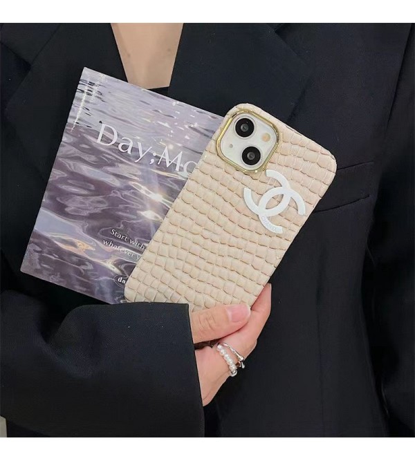 CHANEL/シャネル ハイブランド iPhone 14/14 Pro/14 Pro Maxケース ジャケット型 ワニ モノグラム レザー アイフォン14/14プロ/14プロ マックス/13/12/11カバー コピー パロディ風 メンズ レディース