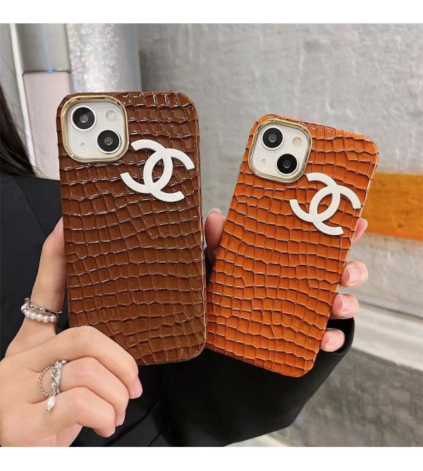 CHANEL/シャネル ハイブランド iPhone 14/14 Pro/14 Pro Maxケース ジャケット型 ワニ モノグラム レザー アイフォン14/14プロ/14プロ マックス/13/12/11カバー コピー パロディ風 メンズ レディース