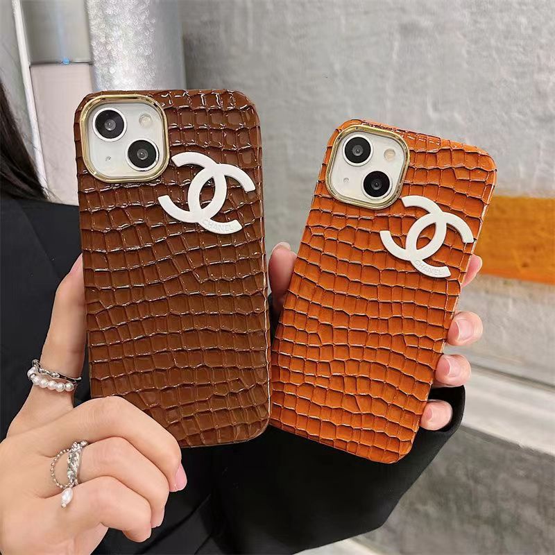 CHANEL/シャネル ハイブランド iPhone 14/14 Pro/14 Pro Maxケース ジャケット型 ワニ モノグラム レザー アイフォン14/14プロ/14プロ マックス/13/12/11カバー コピー パロディ風 メンズ レディース