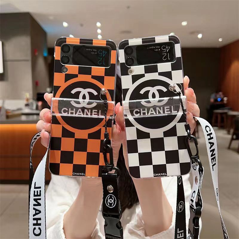 Chanel シャネル ブランド 女性向け Galaxy Z Flip 4/Z Flip 3ケース 格子柄  ギャラクシーZフリップ5 4ケース 折りたたみ ガラス型 男女兼用 人気 ブランド ギャラクシーZフォールド5ケース 手帳型 ストラップ付きギャラクシーZフリップ4 5 ケース バッグ型 ギャラクシーZフォールド5 4スマホケース インスタ風 レディース