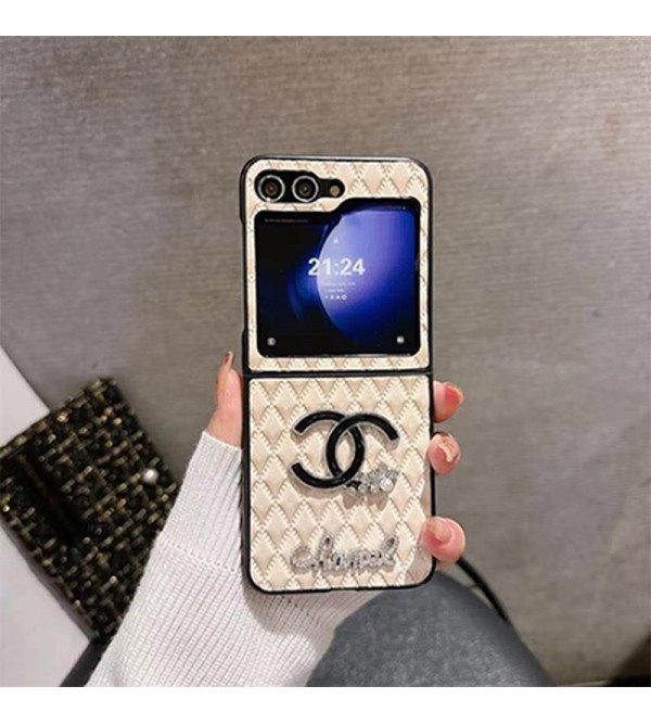 Chanel シャネルブランド galaxy z flip5 4 3ケース かわいいファッション セレブ愛用 ギャラクシーZフリップ5 4ケース 折りたたみ 激安 ファッション経典 メンズギャラクシーZフリップ4 5ケース ブランド スタイル