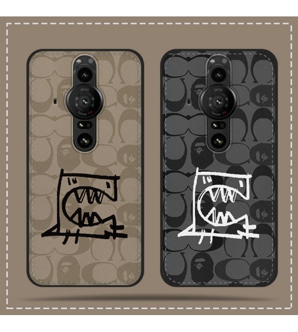 COACH コーチ ブランド iphone 14/14 pro/14 pro max/se3/13/12/11ケース かわいい 怪獣柄 ジャケット型 全機種対応 Galaxy S22/s22+/s22 ultra/note21/Z Flip 4/Fold 4/A53/A73/A33/a23 5gケース モノグラム Xperia 5IV/1IV/10 IV/pro-i/aceiii/1iii/5iii/10iii/XZカバー ファッション huawei p50 メンズ レディーズ