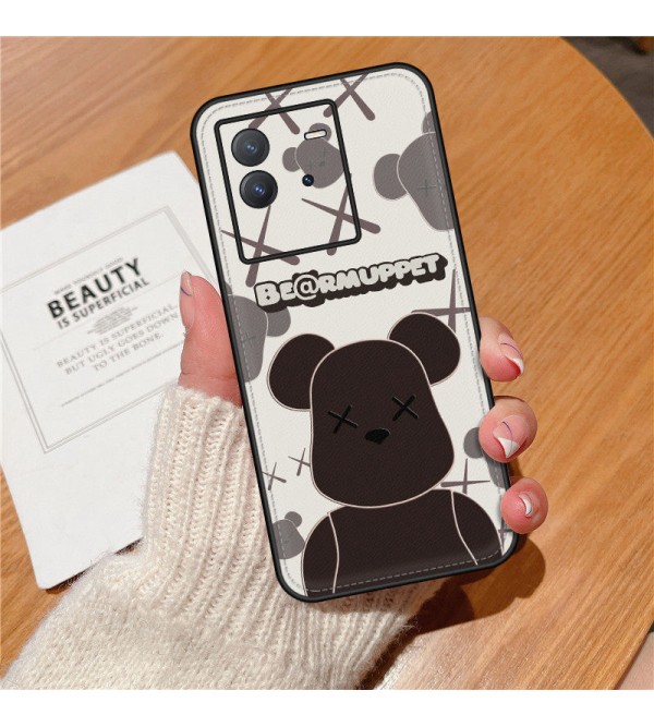 KAWS ブランド iphone14/14/14 pro/14 pro max/se 第3世代ケース ins風 Be@rbrick 熊柄 ベアブリック カウズ  全機種対応 Galaxy a53/S22/s22+/s22 ultra/note21ケース モノグラム ジャケット型 Xperia 5 iv/1 iv/10 iv/aceiiI/pro-i/5iii/10iii/カバー メンズ レディーズ 