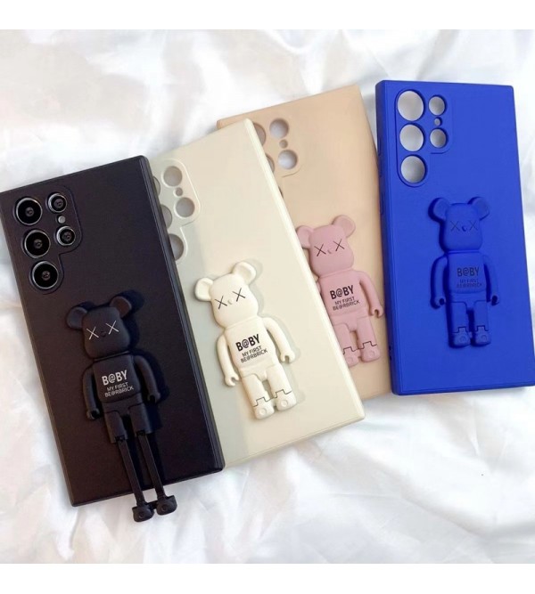 Kaws/カウズ ハイブランド Be@rbrick iPhone 14/14 Pro/14 Pro Maxケース スタンド機能 熊柄 モノグラム  シリコン 個性 ベアブリック Galaxy S23/S23 Plus/S23 Ultra/S22/S21/S20/S10/Note20/Note10カバー ジャケット型 アイフォン14プロ マックス/14プロ/14/13/12/11ケース コピー メンズ レディース