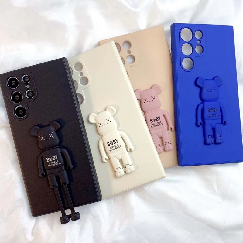 Kaws/カウズ ハイブランド Be@rbrick iPhone 14/14 Pro/14 Pro Maxケース スタンド機能 熊柄 モノグラム  シリコン 個性 ベアブリック Galaxy S23/S23 Plus/S23 Ultra/S22/S21/S20/S10/Note20/Note10カバー ジャケット型 アイフォン14プロ マックス/14プロ/14/13/12/11ケース コピー メンズ レディース