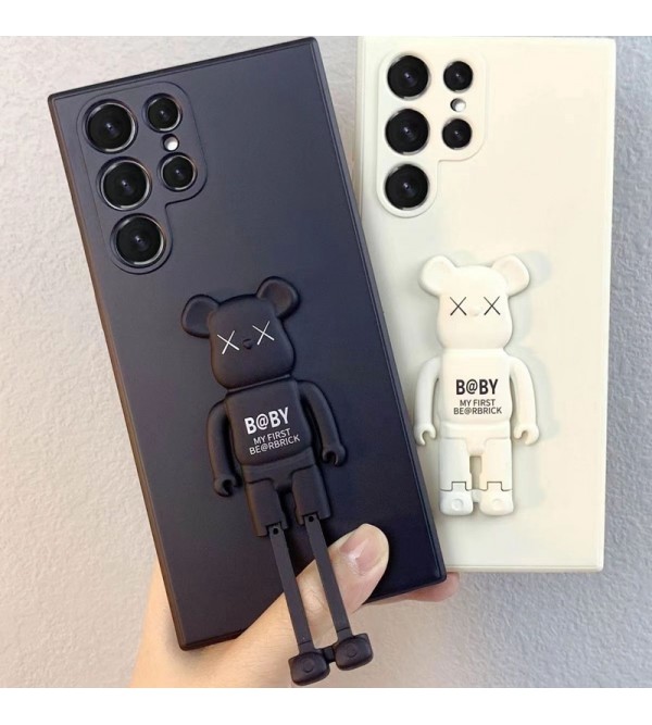 Kaws/カウズ ハイブランド Be@rbrick iPhone 14/14 Pro/14 Pro Maxケース スタンド機能 熊柄 モノグラム  シリコン 個性 ベアブリック Galaxy S23/S23 Plus/S23 Ultra/S22/S21/S20/S10/Note20/Note10カバー ジャケット型 アイフォン14プロ マックス/14プロ/14/13/12/11ケース コピー メンズ レディース