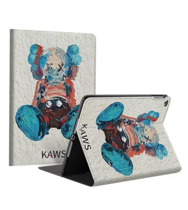 Kaws ブランド iPad 10/Pro 2022/Air5ケース 全機種対応 カウズ 手帳型 油絵風 モノグラム スタンド機能 アイパッド10/エアー5/プロ2022/ミニ 6/9/8/7/4/3/2カバー ファッション メンズ レディース