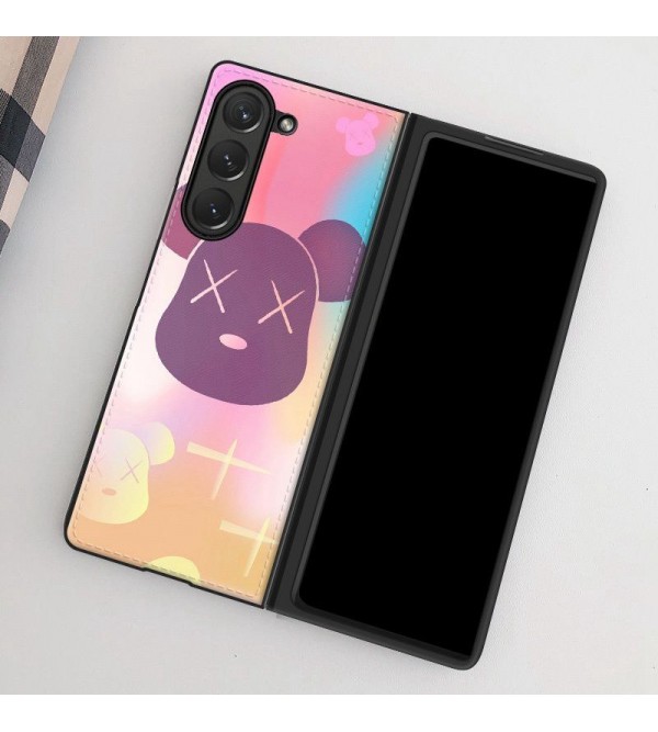 Kaws カウズブランド Galaxy Z Fold 5 4 3 2ケース かわいい折畳み式  ペアお揃い女性向け ファッション セレブ愛用 ギャラクシーZフォールド5 4ケース 折りたたみ 激安