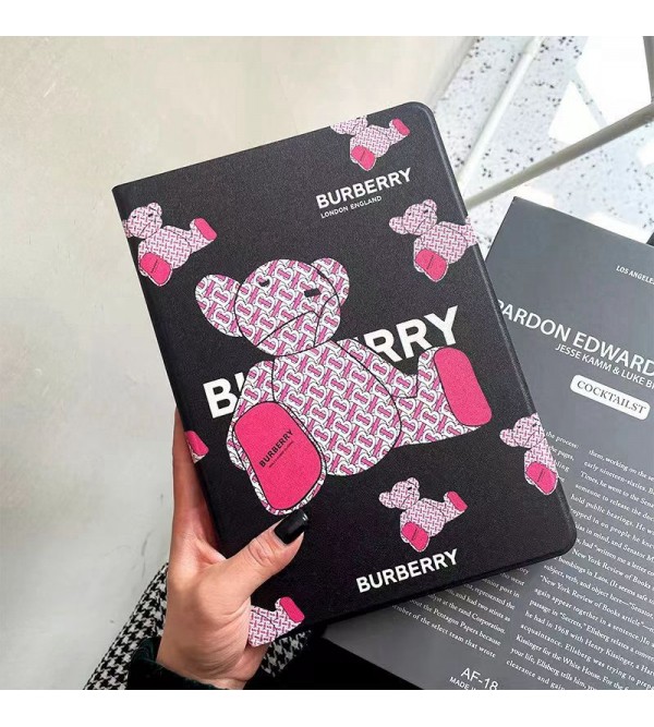 BURBERRY ブランド iPad 10/Pro2022/Air5ケース おしゃれ 熊柄 バーバリー 手帳型 ぬいぐるみ スタンド付き モノグラム キャラクター アイポッド10/プロ2022/エアー5/ミニ 6/9/8/7/4/3/2カバー 全機種対応 ファッション メンズ レディーズ